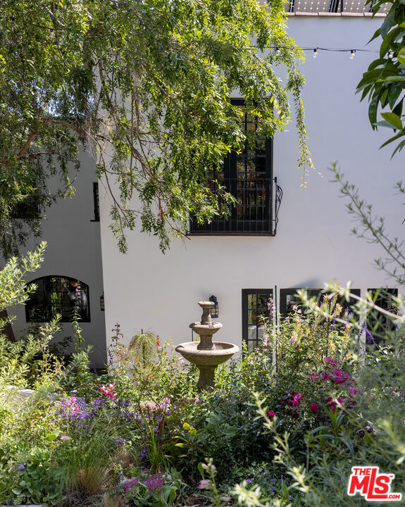 7929 Hollywood Boulevard Property Photo 40