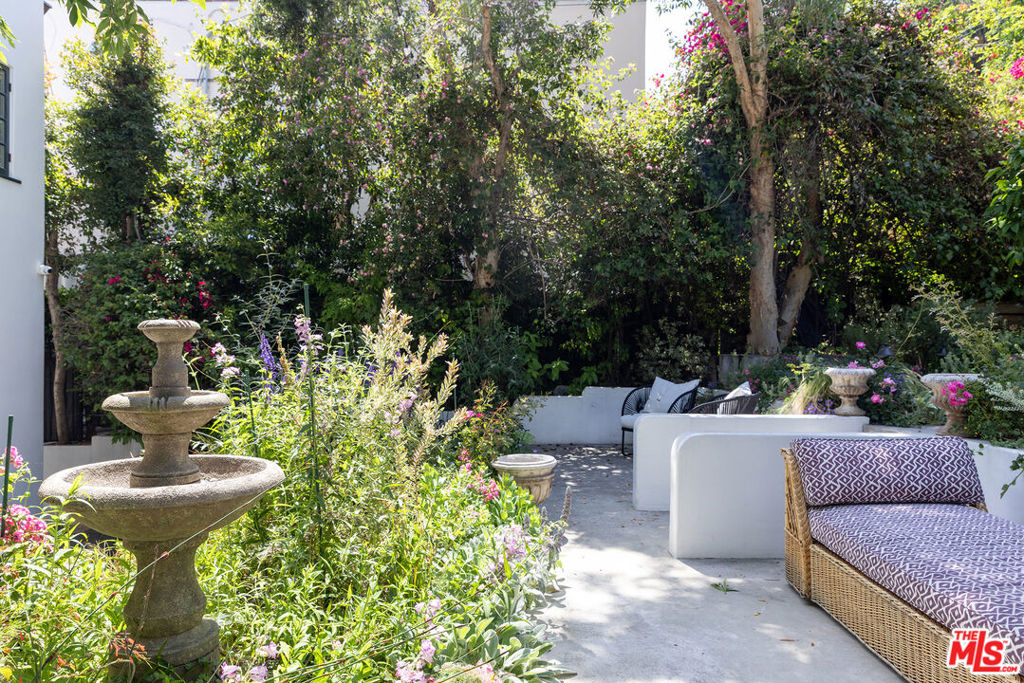 7929 Hollywood Boulevard Property Photo 41