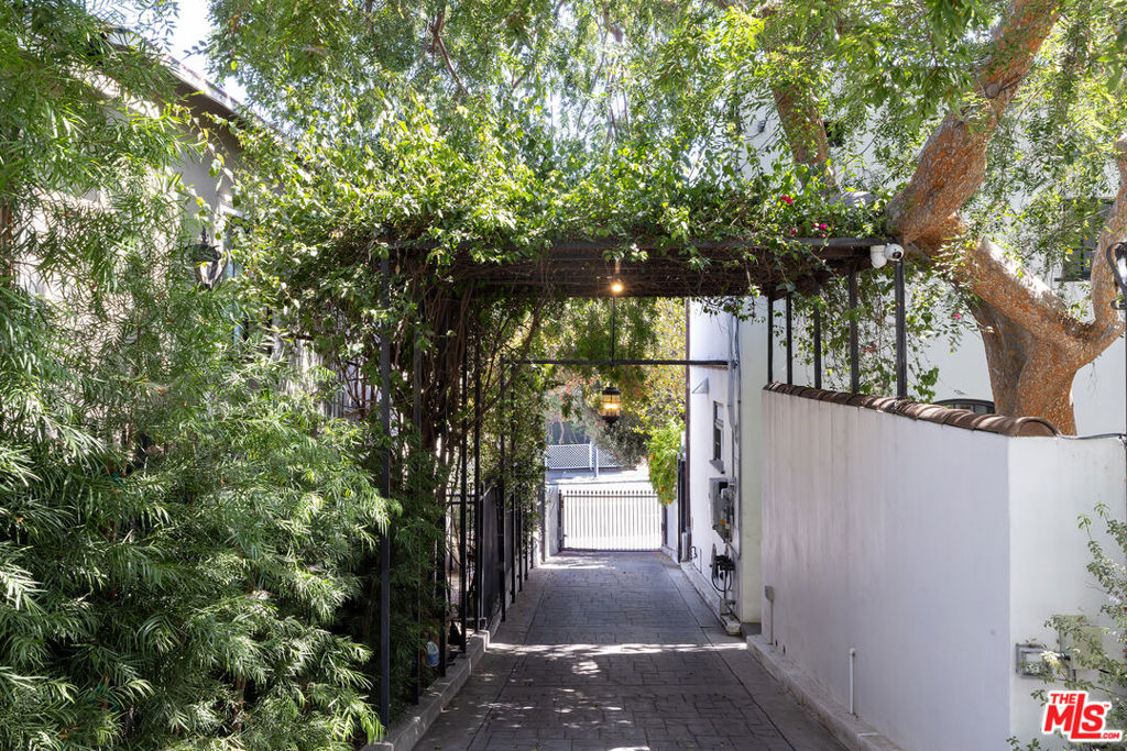 7929 Hollywood Boulevard Property Photo 45