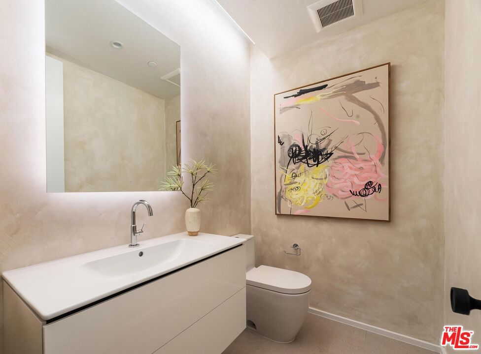 2036 Glyndon Avenue Property Photo 8