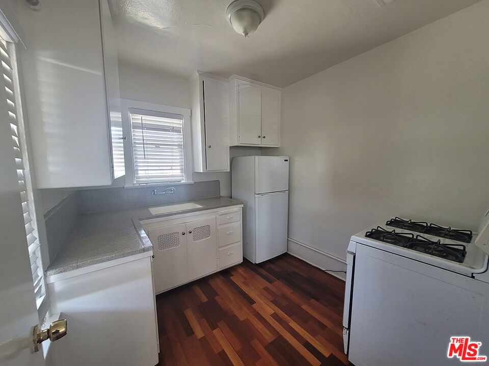 3723 Huntington Drive 3729 Property Photo 3