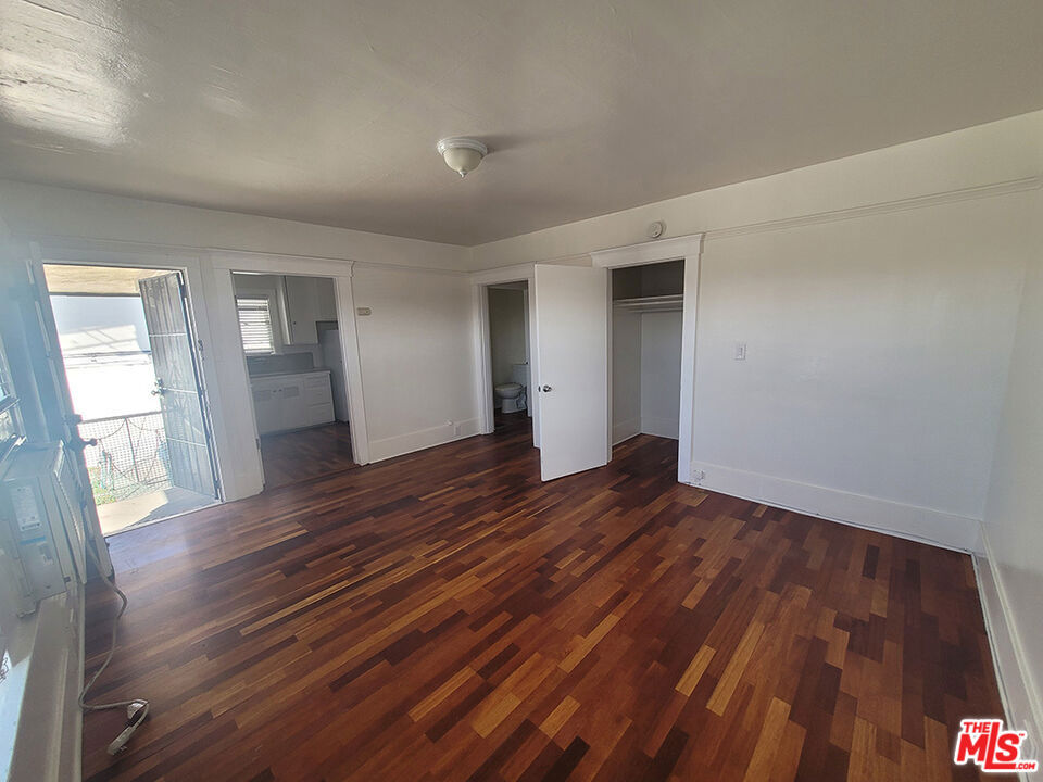 3723 Huntington Drive 3729 Property Photo 6
