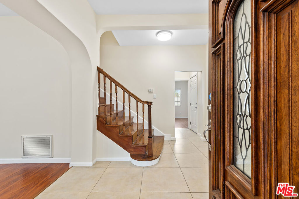 4090 Leeward Avenue Property Photo 2