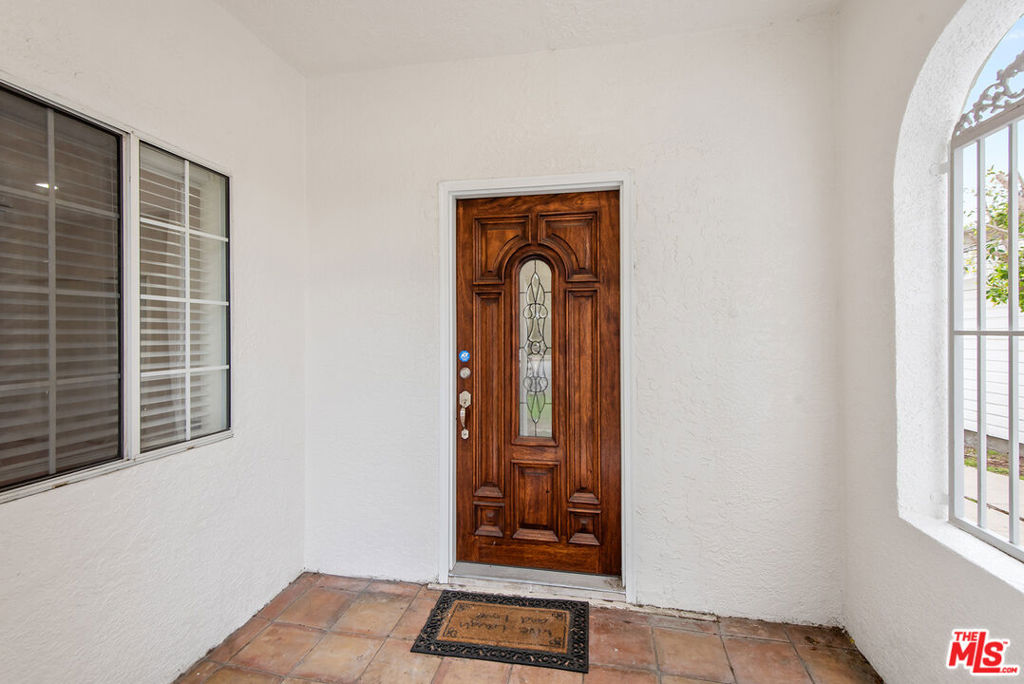 4090 Leeward Avenue Property Photo 13