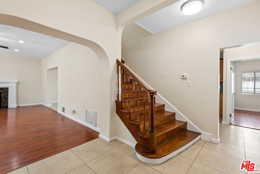 4090 Leeward Avenue Property Photo 14