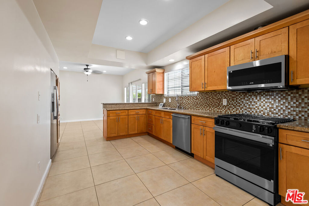 4090 Leeward Avenue Property Photo 21
