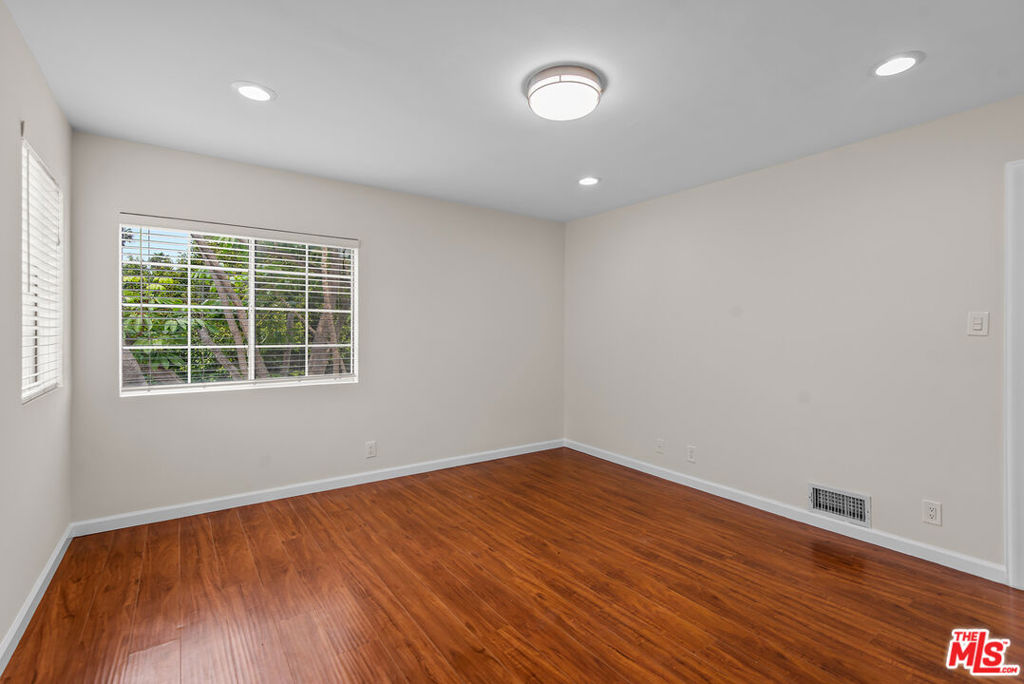 4090 Leeward Avenue Property Photo 27