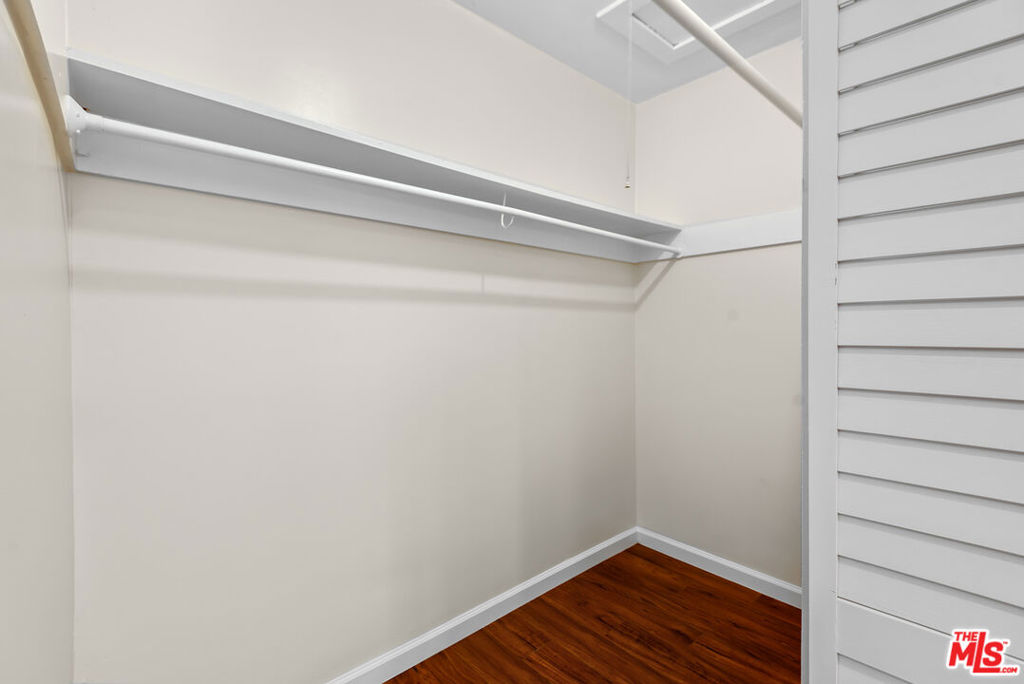 4090 Leeward Avenue Property Photo 28