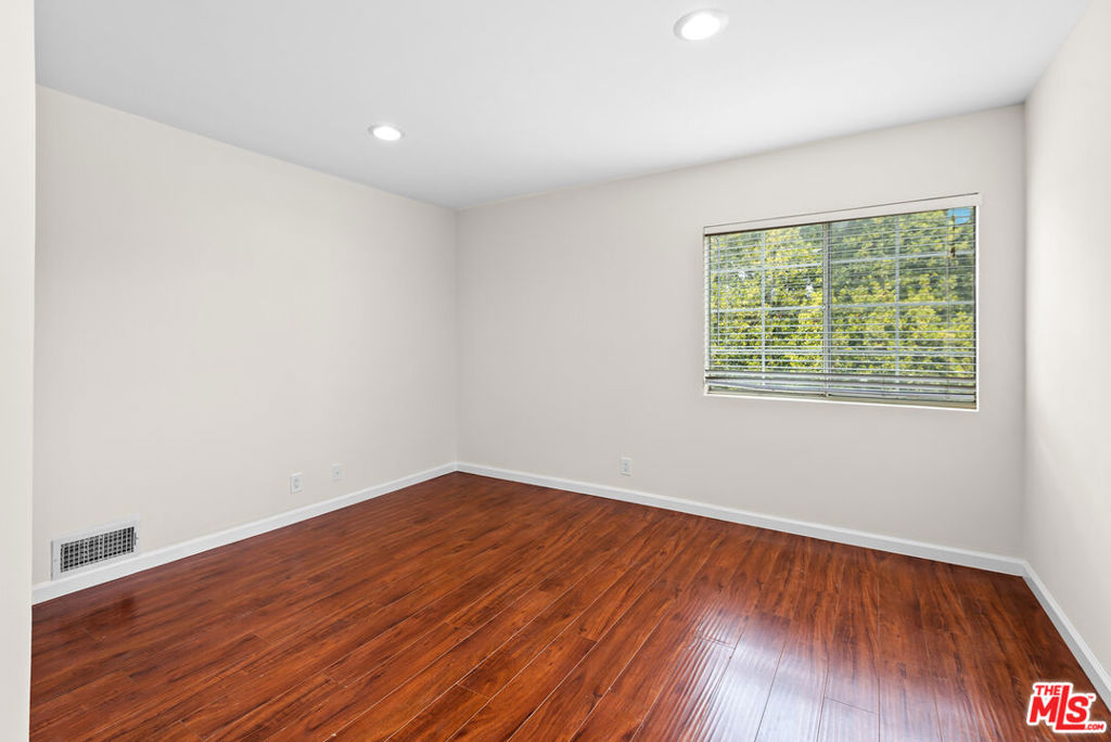 4090 Leeward Avenue Property Photo 29