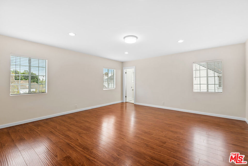 4090 Leeward Avenue Property Photo 32