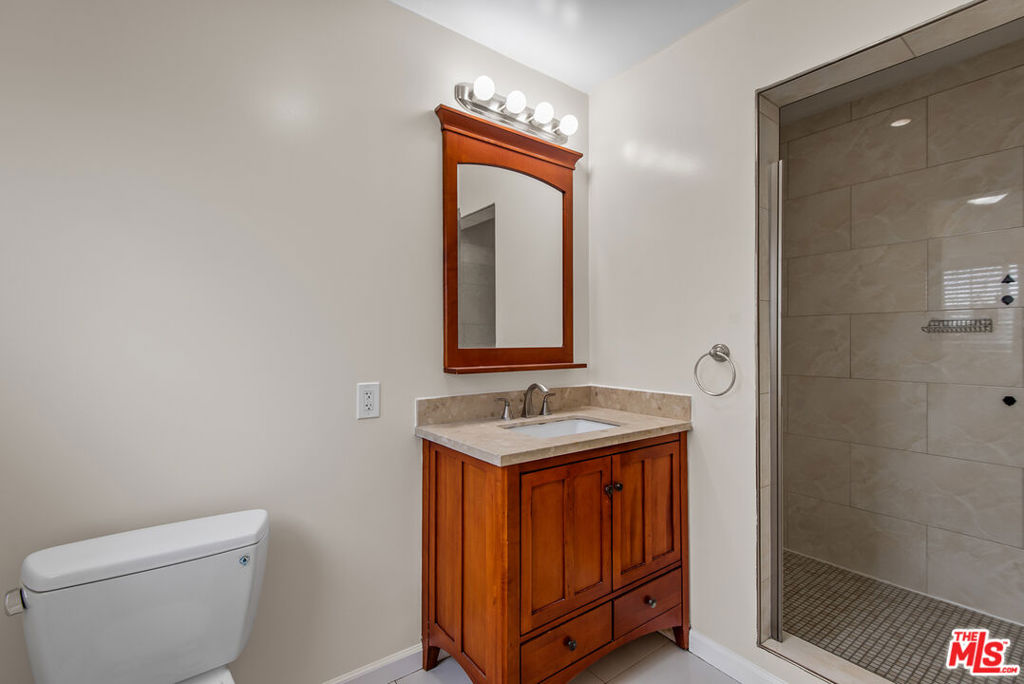 4090 Leeward Avenue Property Photo 34