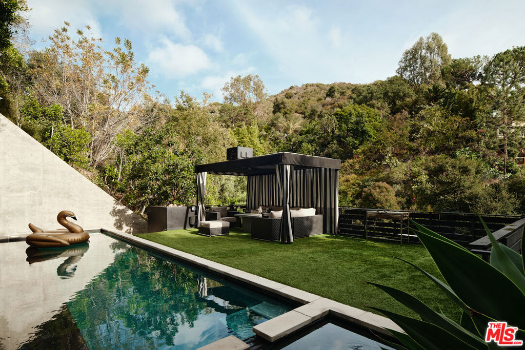 10062 Westwanda Drive Property Photo 2