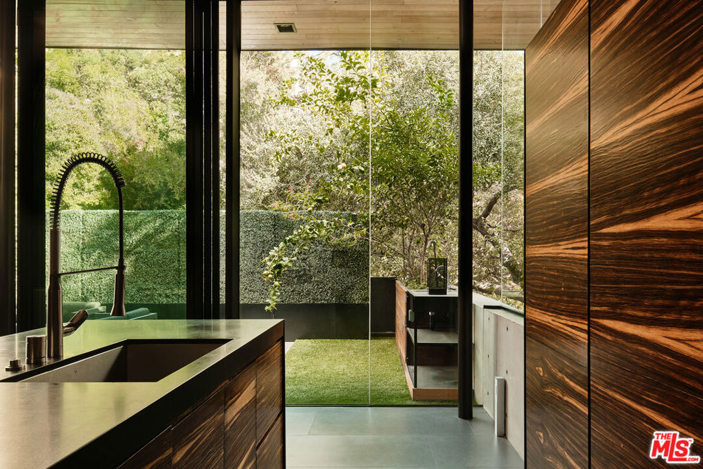 10062 Westwanda Drive Property Photo 9