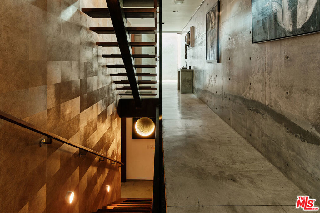 10062 Westwanda Drive Property Photo 13