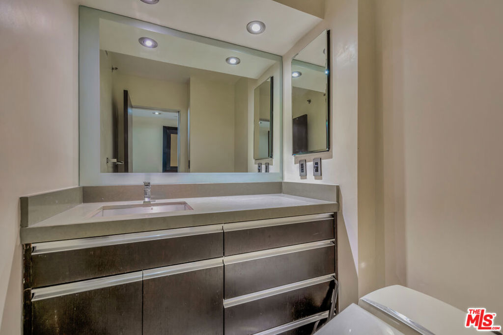 201 Ocean Avenue 1709b Property Photo 24