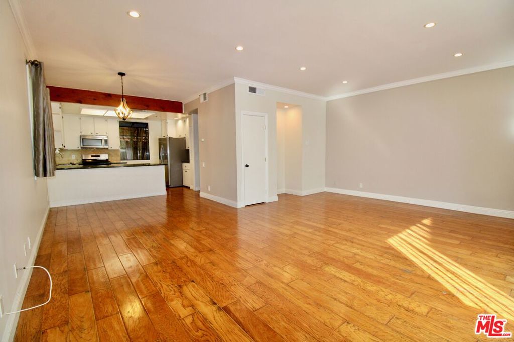 1825 Thayer Avenue Property Photo 3