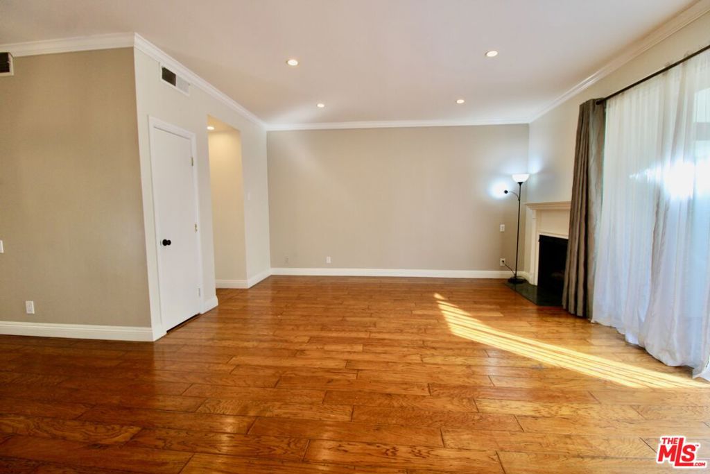 1825 Thayer Avenue Property Photo 4