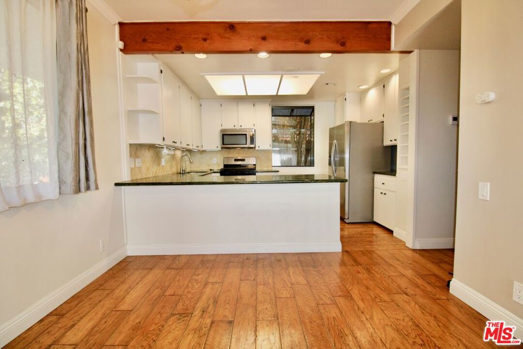 1825 Thayer Avenue Property Photo 9