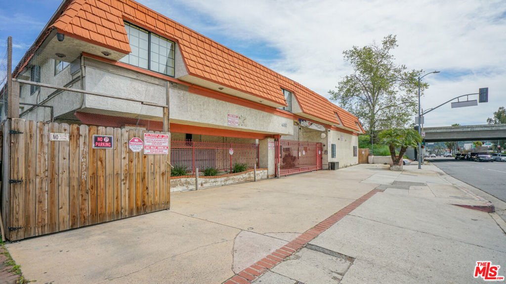 4636 Laurel Canyon Boulevard Property Photo 2