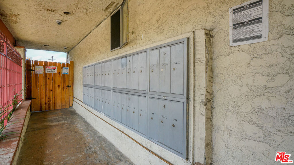 4636 Laurel Canyon Boulevard Property Photo 3