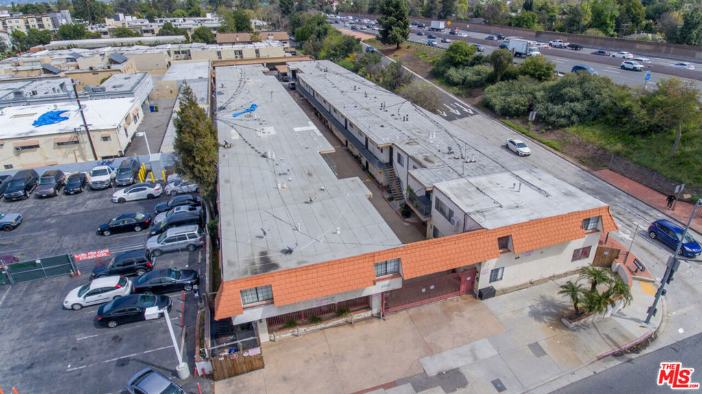 4636 Laurel Canyon Boulevard Property Photo 7