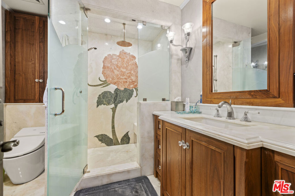 803 N Roxbury Drive Property Photo 20