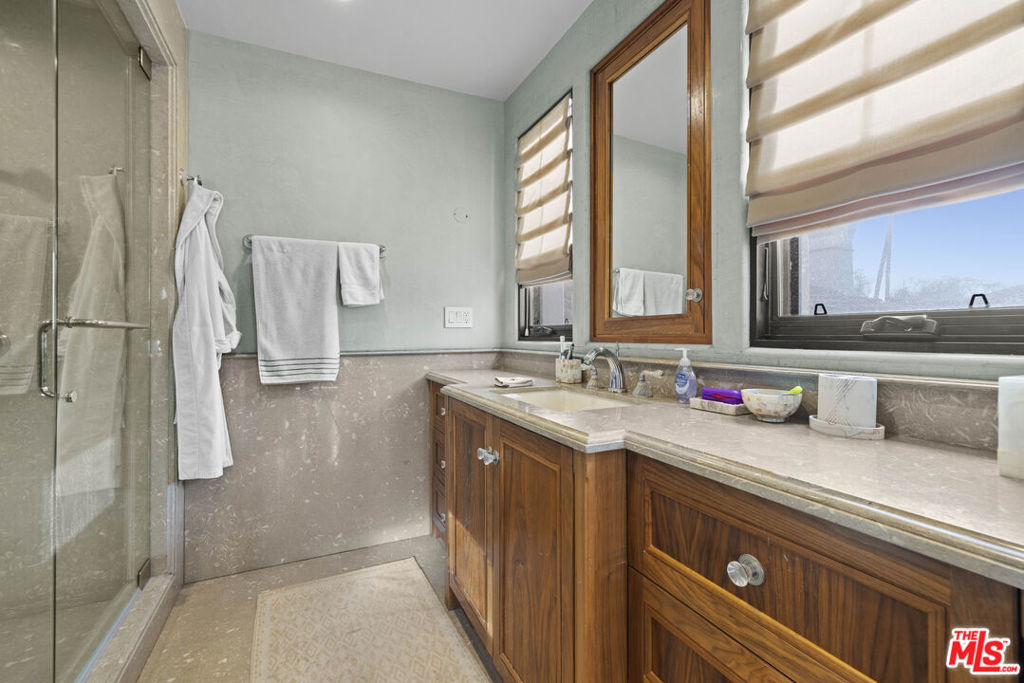 803 N Roxbury Drive Property Photo 32