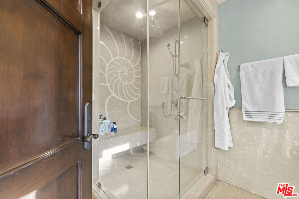 803 N Roxbury Drive Property Photo 33