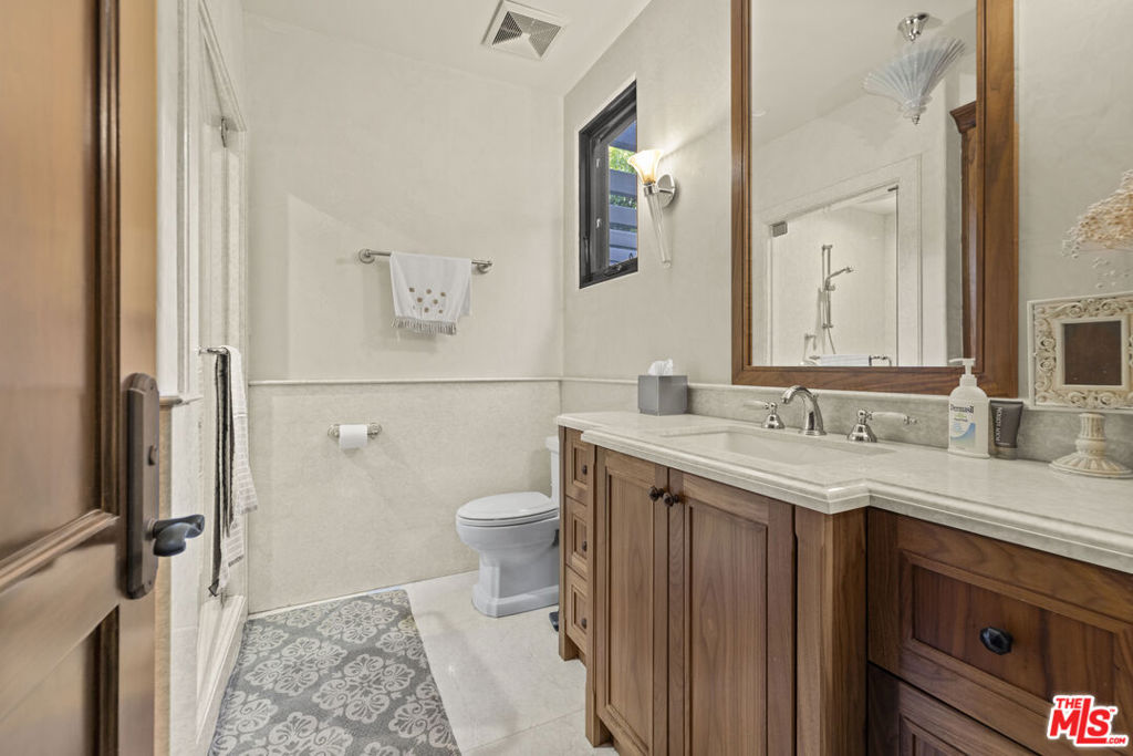 803 N Roxbury Drive Property Photo 37
