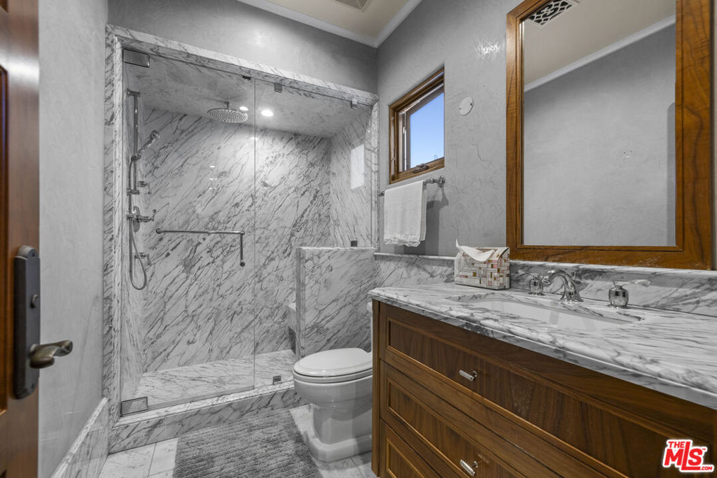 803 N Roxbury Drive Property Photo 39