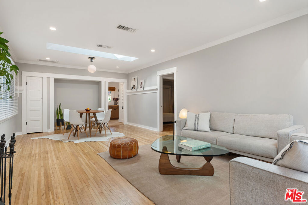 1233 N Genesee Avenue Property Photo 8