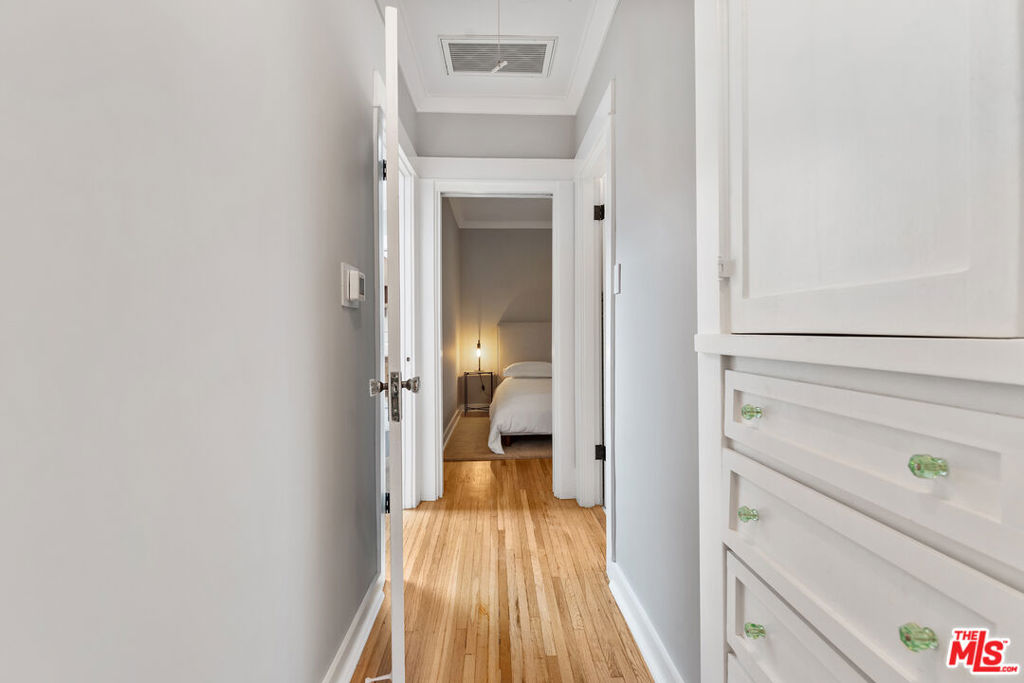 1233 N Genesee Avenue Property Photo 22