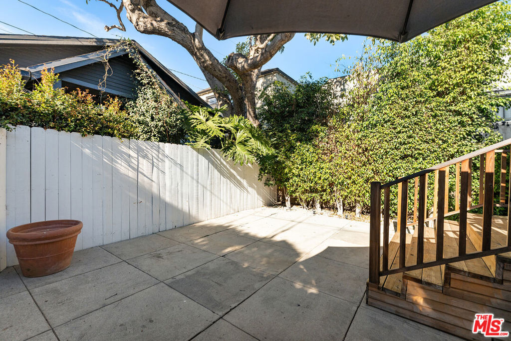 1233 N Genesee Avenue Property Photo 32