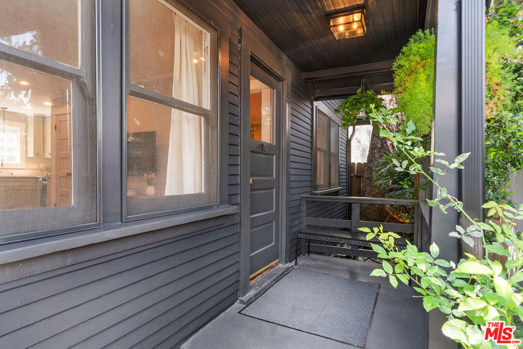 1233 N Genesee Avenue Property Photo 35