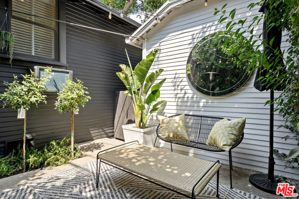1233 N Genesee Avenue Property Photo 43