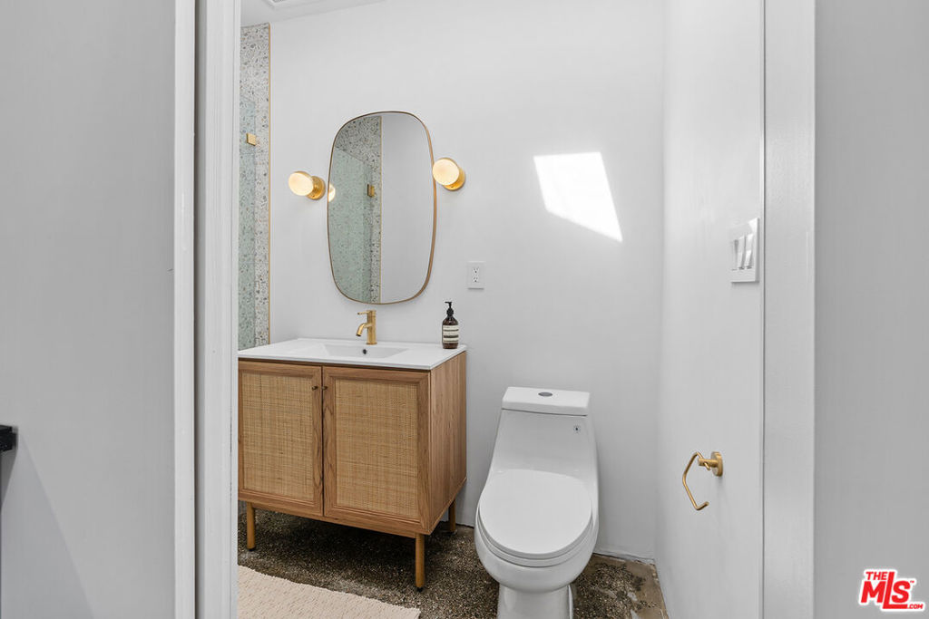 1233 N Genesee Avenue Property Photo 50
