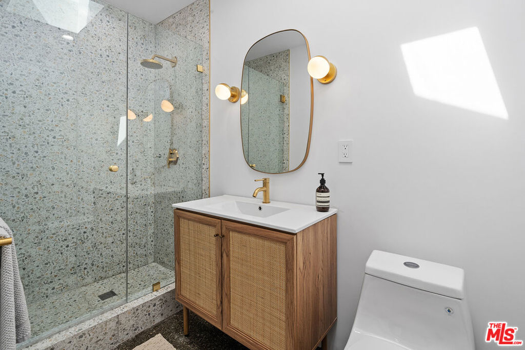 1233 N Genesee Avenue Property Photo 51