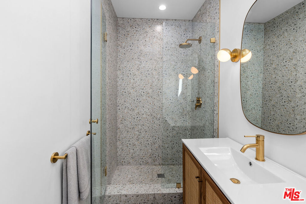 1233 N Genesee Avenue Property Photo 52