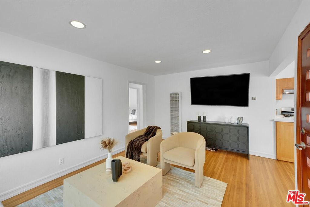 828 Hill Street Property Photo 7