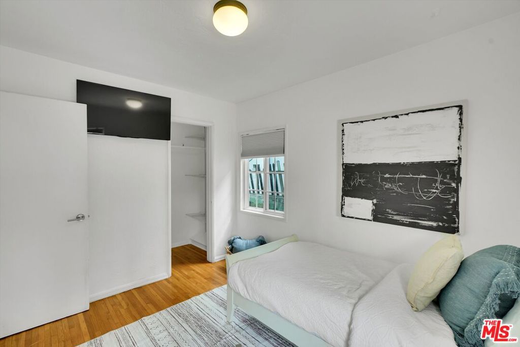 828 Hill Street Property Photo 8