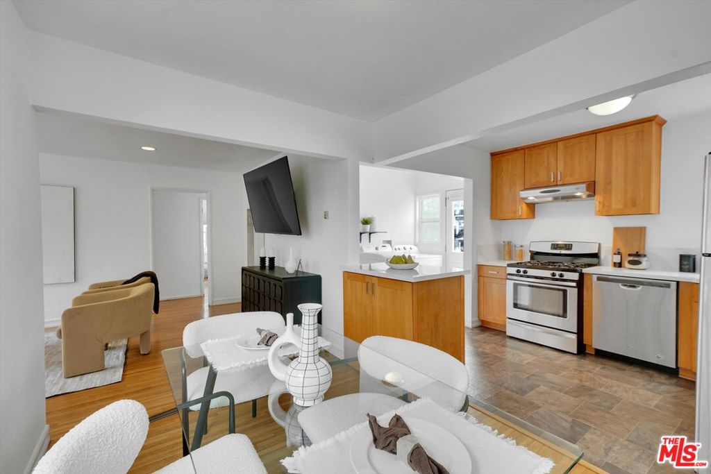 828 Hill Street Property Photo 12