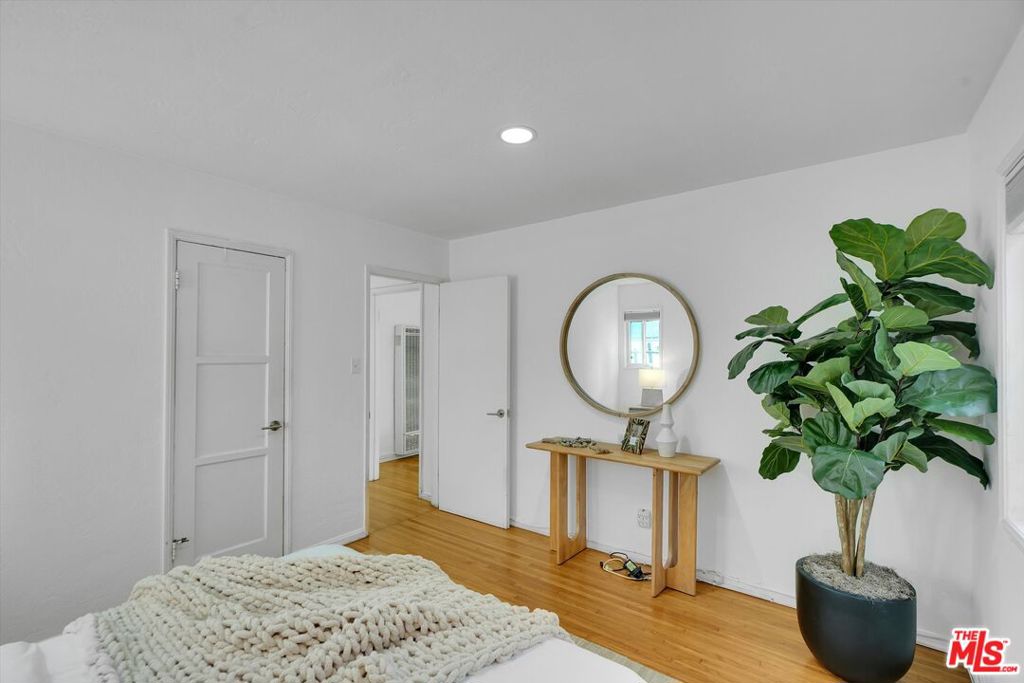 828 Hill Street Property Photo 14