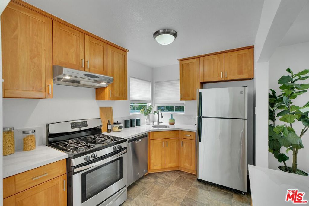 828 Hill Street Property Photo 15