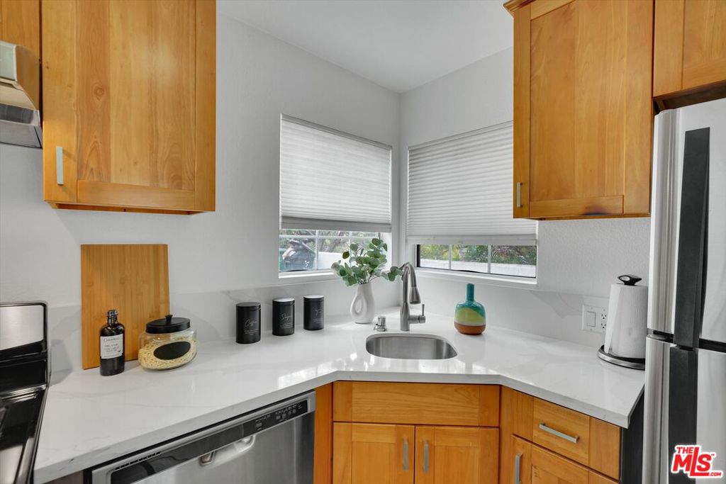 828 Hill Street Property Photo 16
