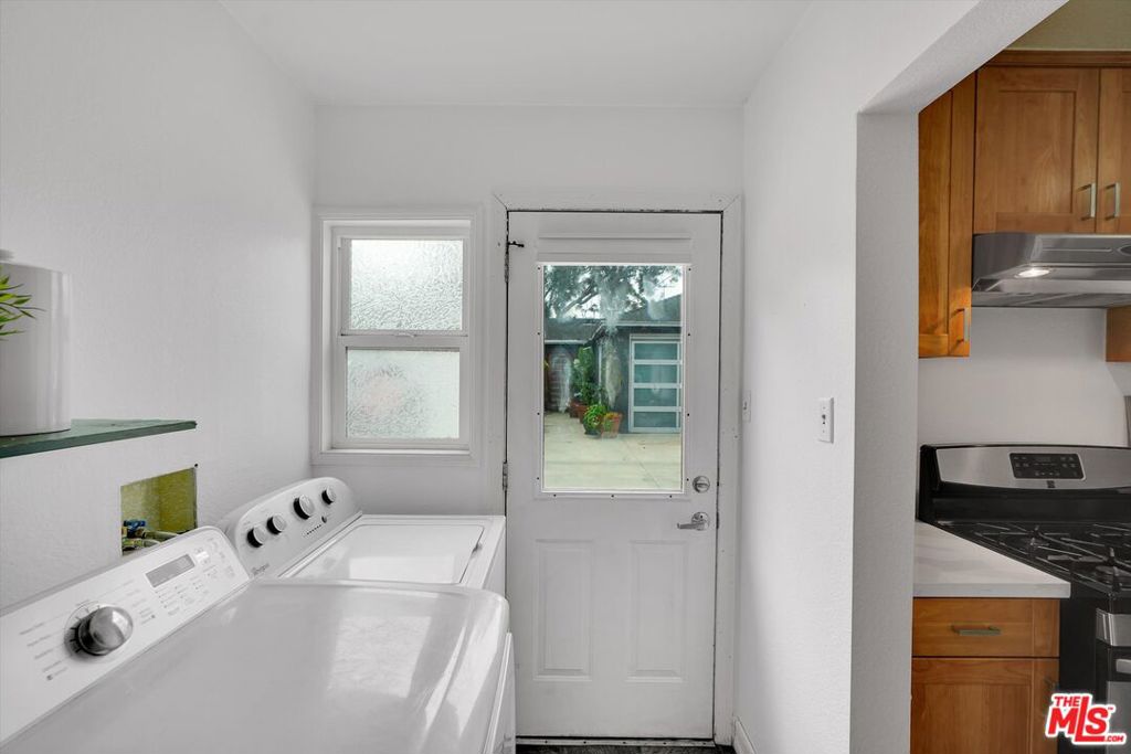 828 Hill Street Property Photo 24
