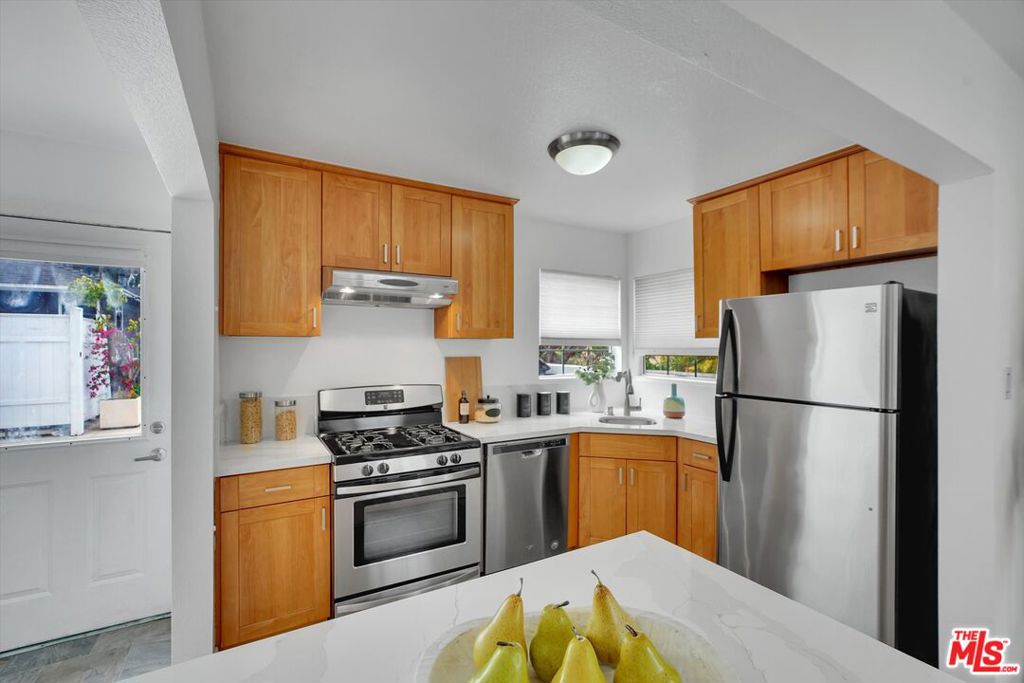 828 Hill Street Property Photo 27