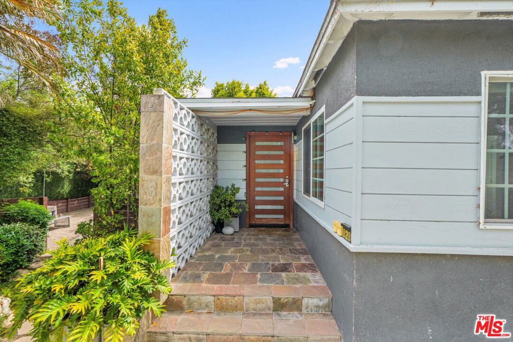 828 Hill Street Property Photo 28