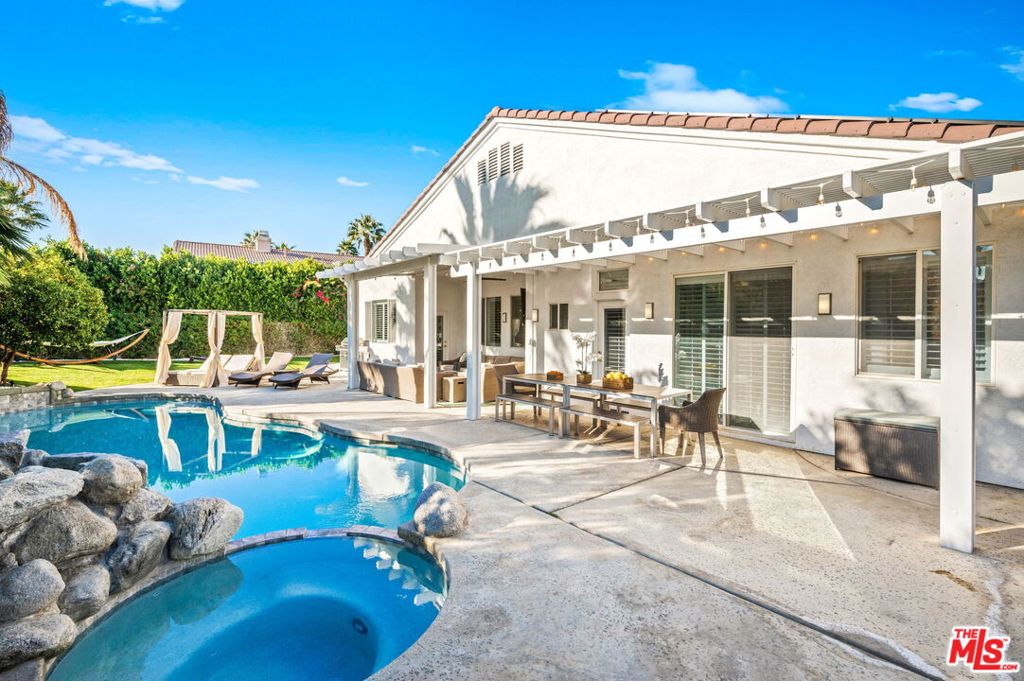 1083 E Circulo San Sorrento Road Property Photo 3