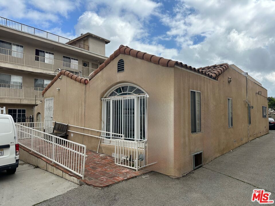 7304 Canby Avenue Property Photo 1