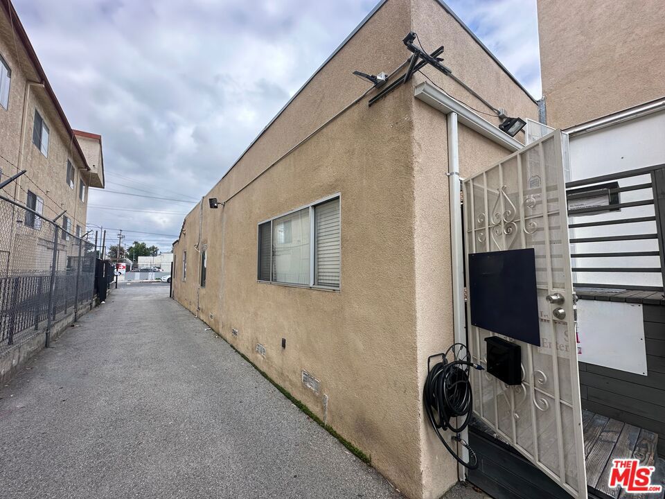 7304 Canby Avenue Property Photo 2